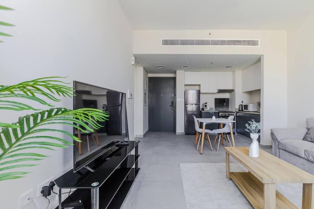 Sahab - Solo 1Br Apt In Al Jada Sharjah Esterno foto